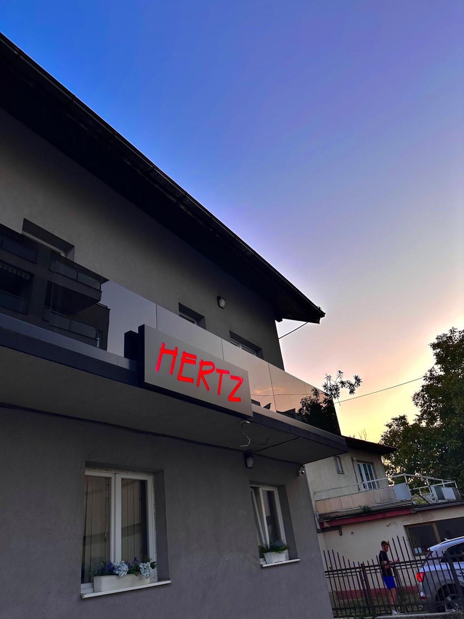 Hostel Herz Banja Luka Bagian luar foto