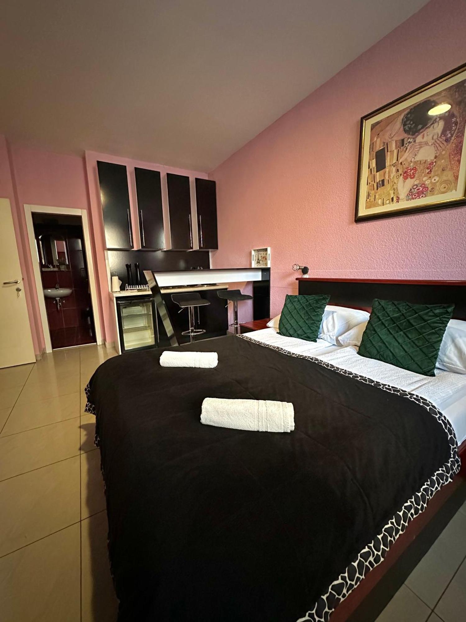 Hostel Herz Banja Luka Bagian luar foto